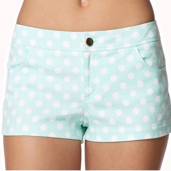 Sea foam green/mint & white polka dotted shorts 💚 - Picture 2 of 5